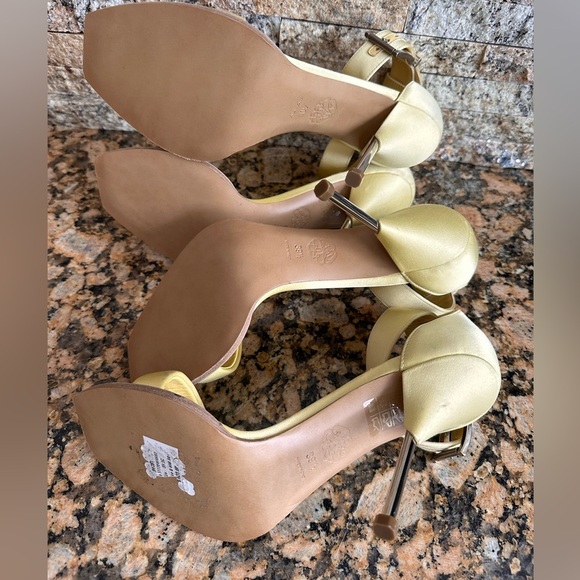 Alexander McQueen Ankle Strap Sandal Pale Yellow - Picture 16 of 16